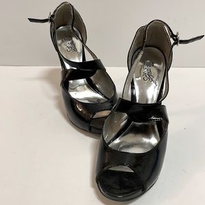 CARLOS by Carlos Santana Black open toe heels